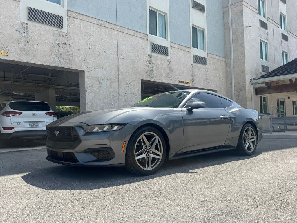 2024 Ford Mustang — photo 1
