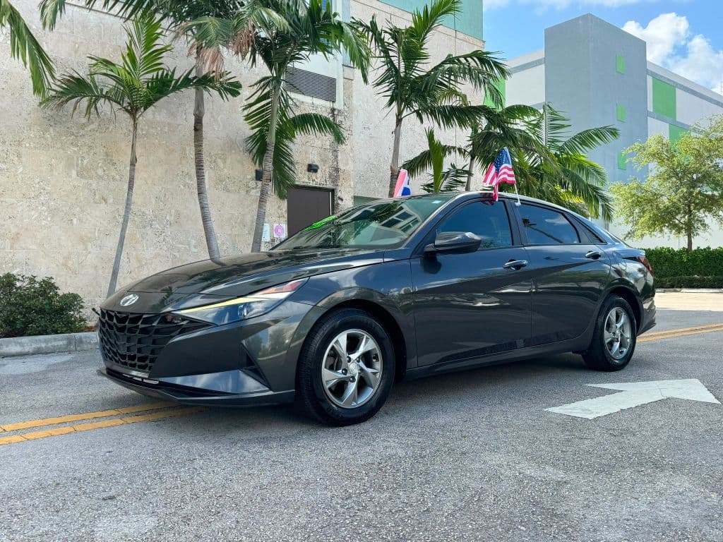 2021 Hyundai Elantra — photo 1