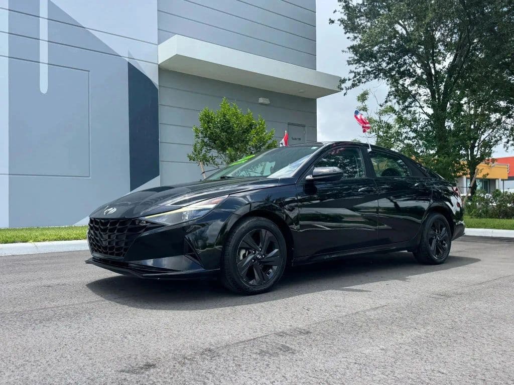2021 Hyundai Elantra — photo 1