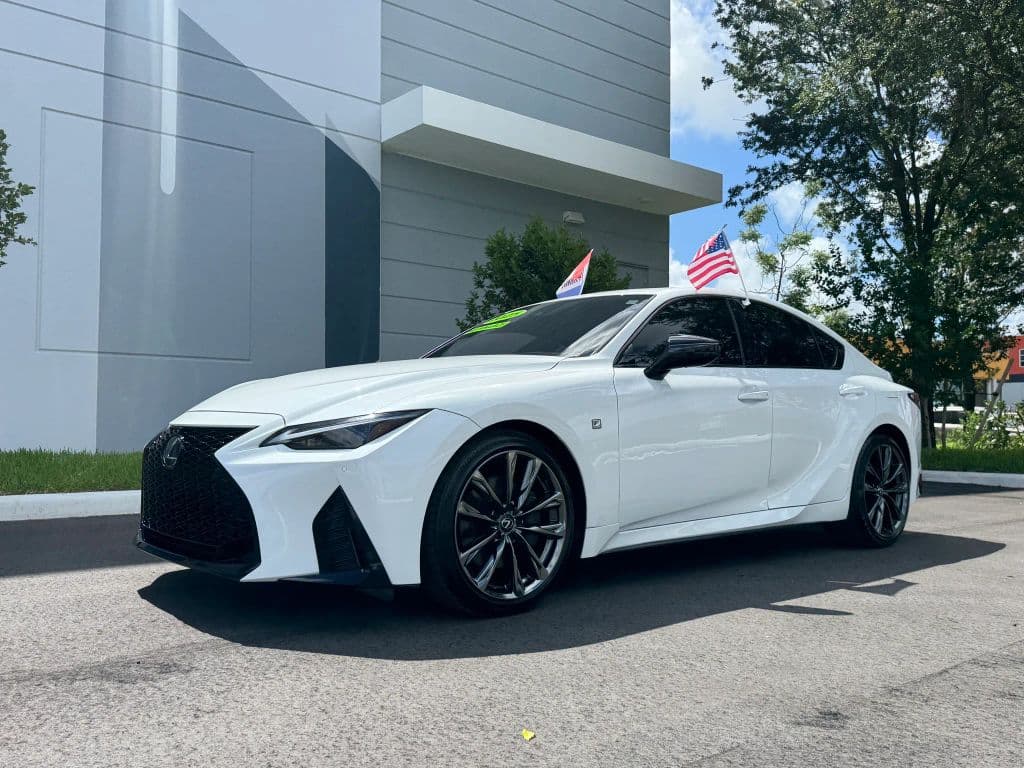 2025 Lexus Is — photo 1