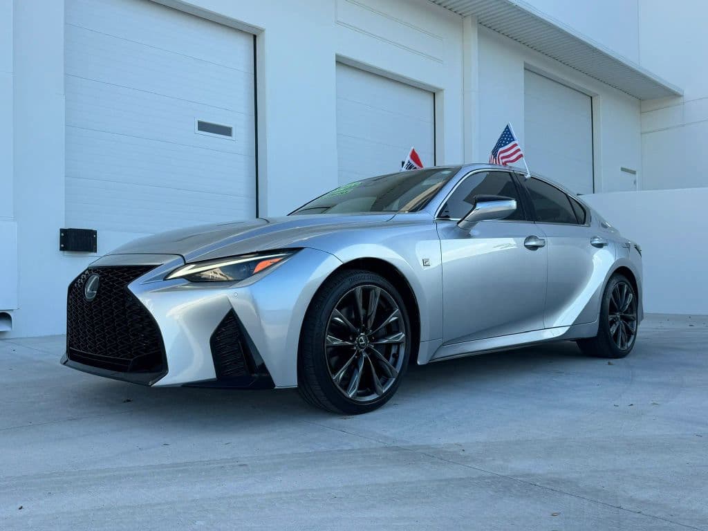 2023 Lexus Is — photo 1